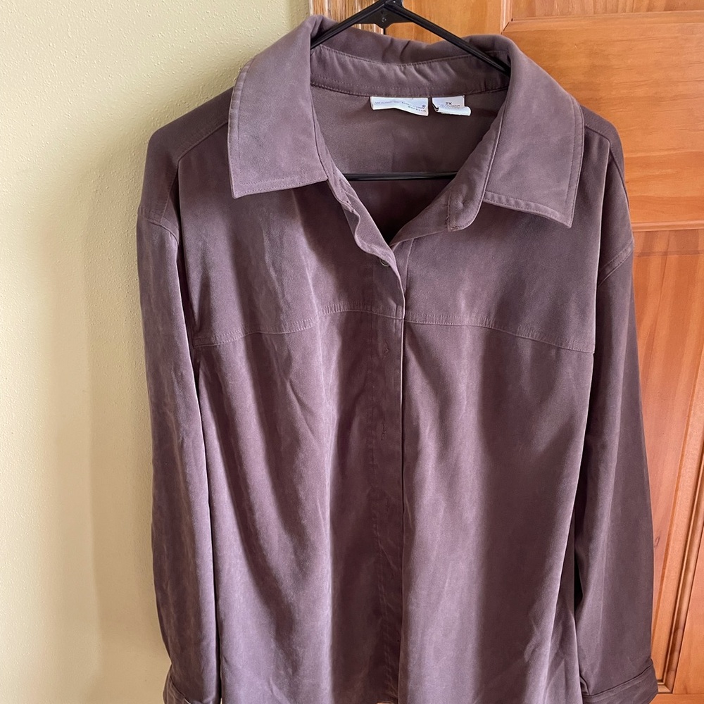 Women’s brown, suede feeling jacket. Size 2X. Croft&Barrow. Used but good shape.